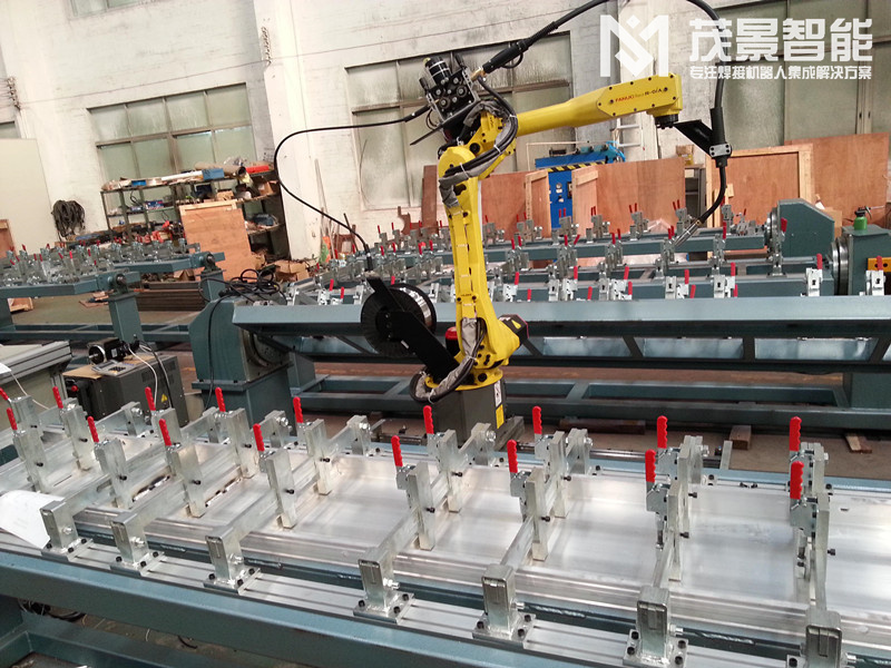亚新官网入口启东丰华购买了铝模板焊接机器人