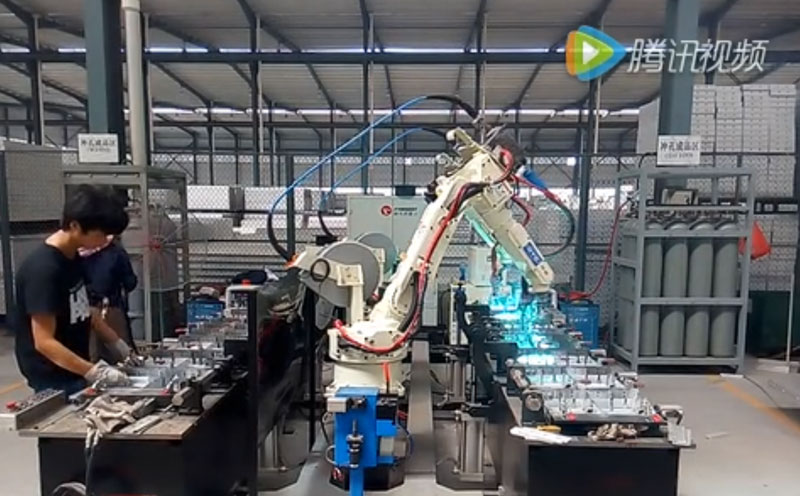 铝模板双机器人双工位焊接工作站